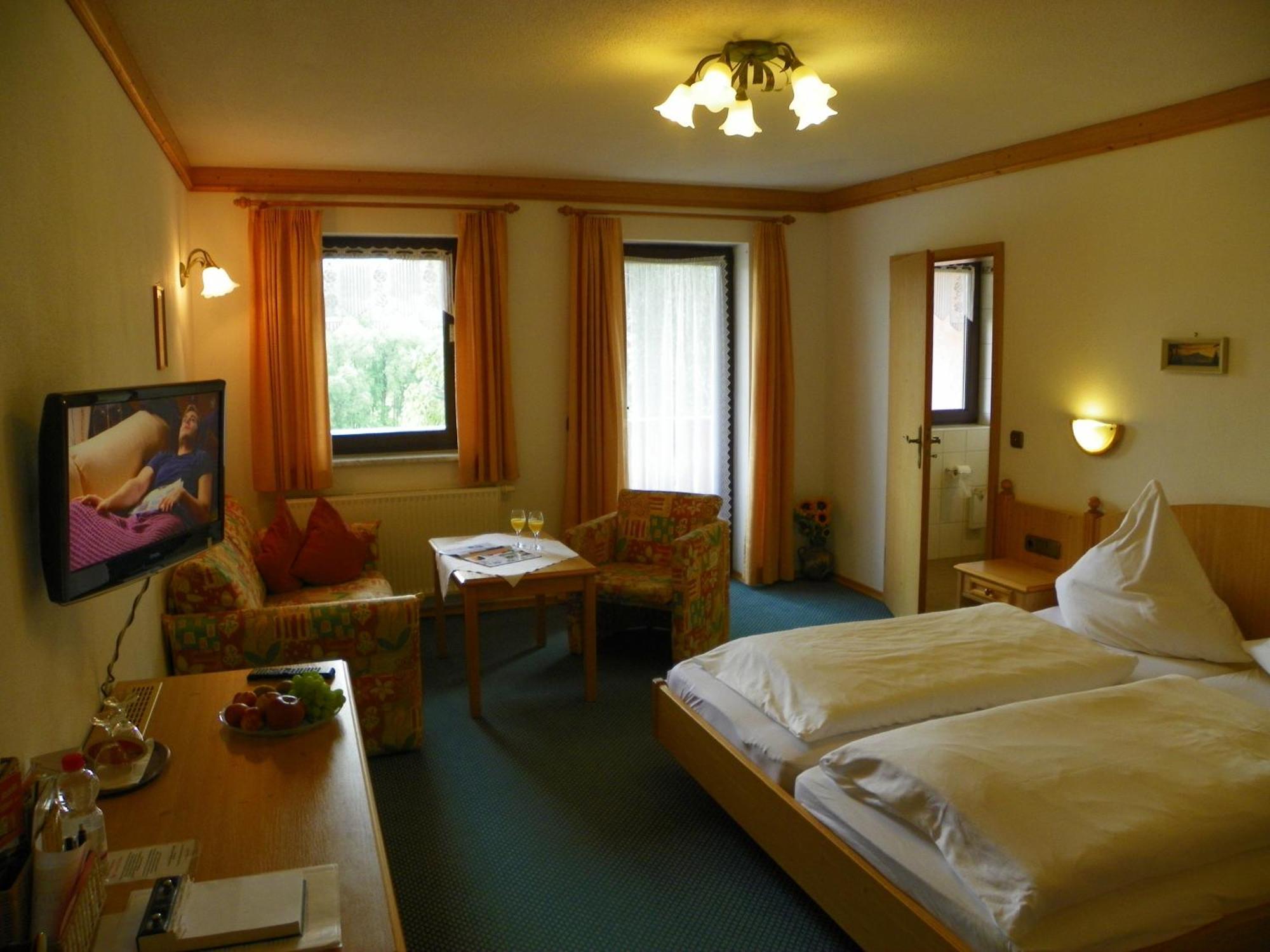 Landhotel Steigerwaldhaus Burghaslach Exteriör bild