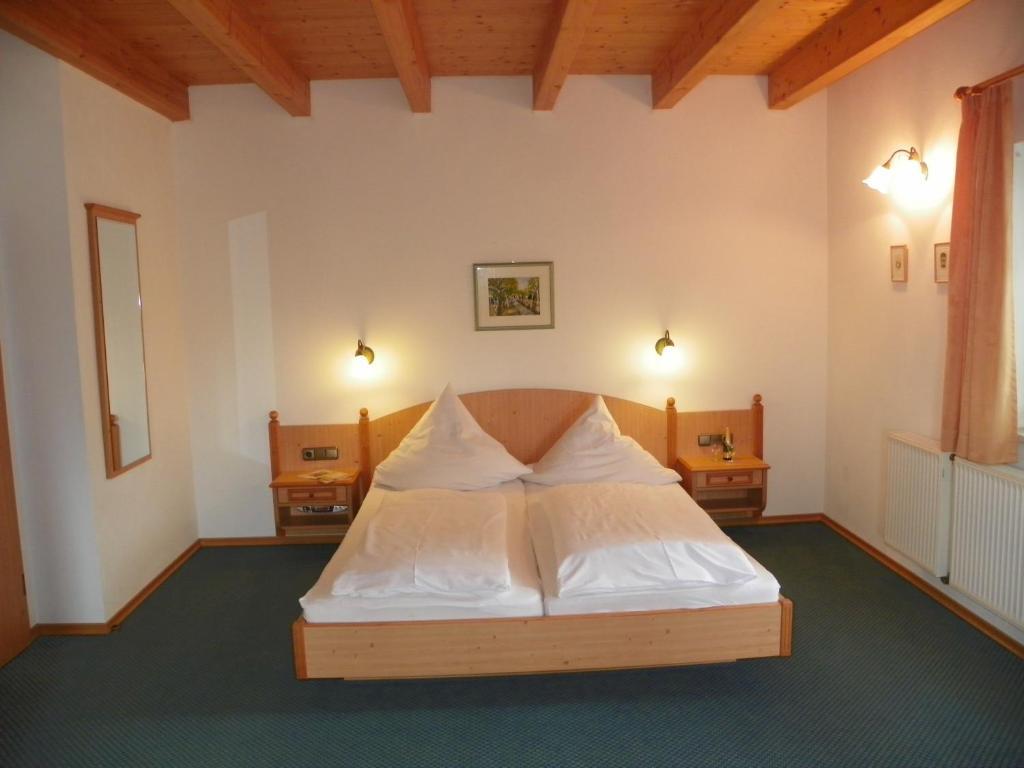 Landhotel Steigerwaldhaus Burghaslach Rum bild
