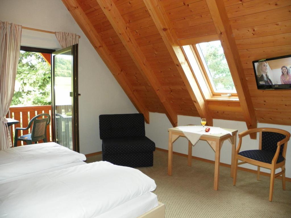 Landhotel Steigerwaldhaus Burghaslach Rum bild