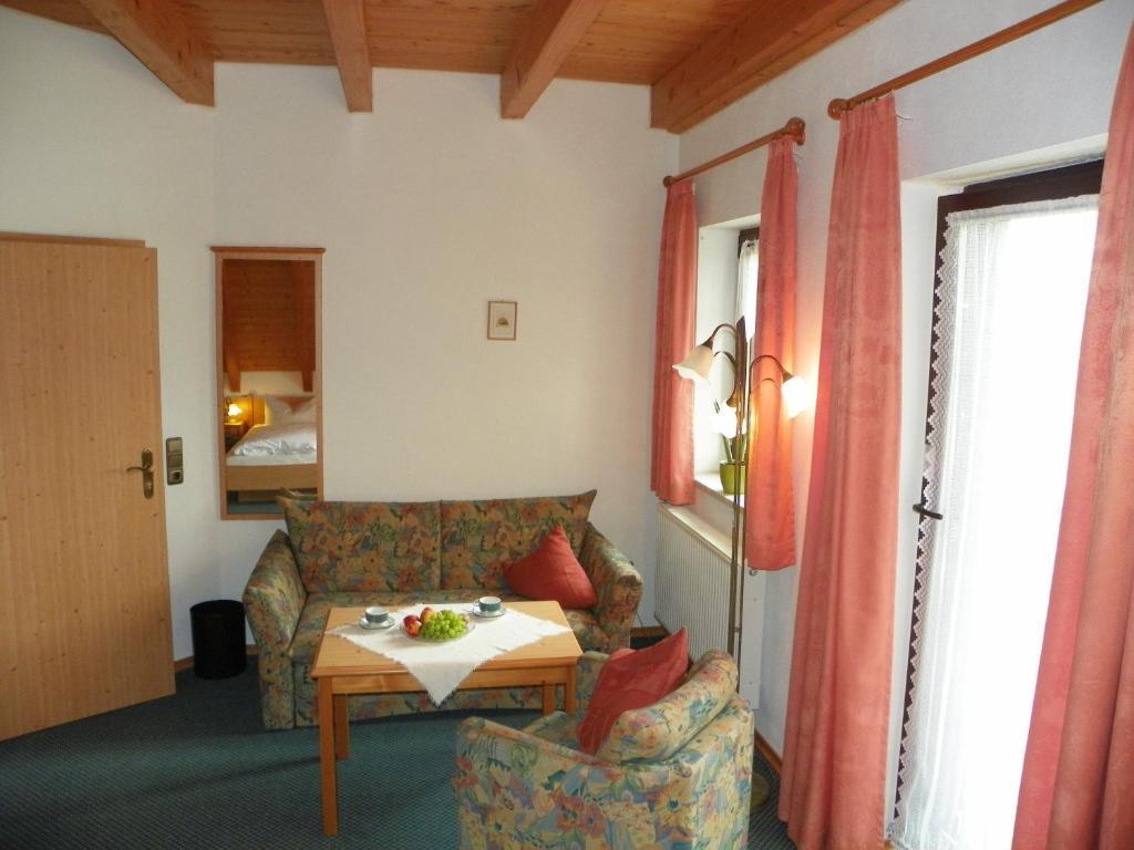 Landhotel Steigerwaldhaus Burghaslach Rum bild